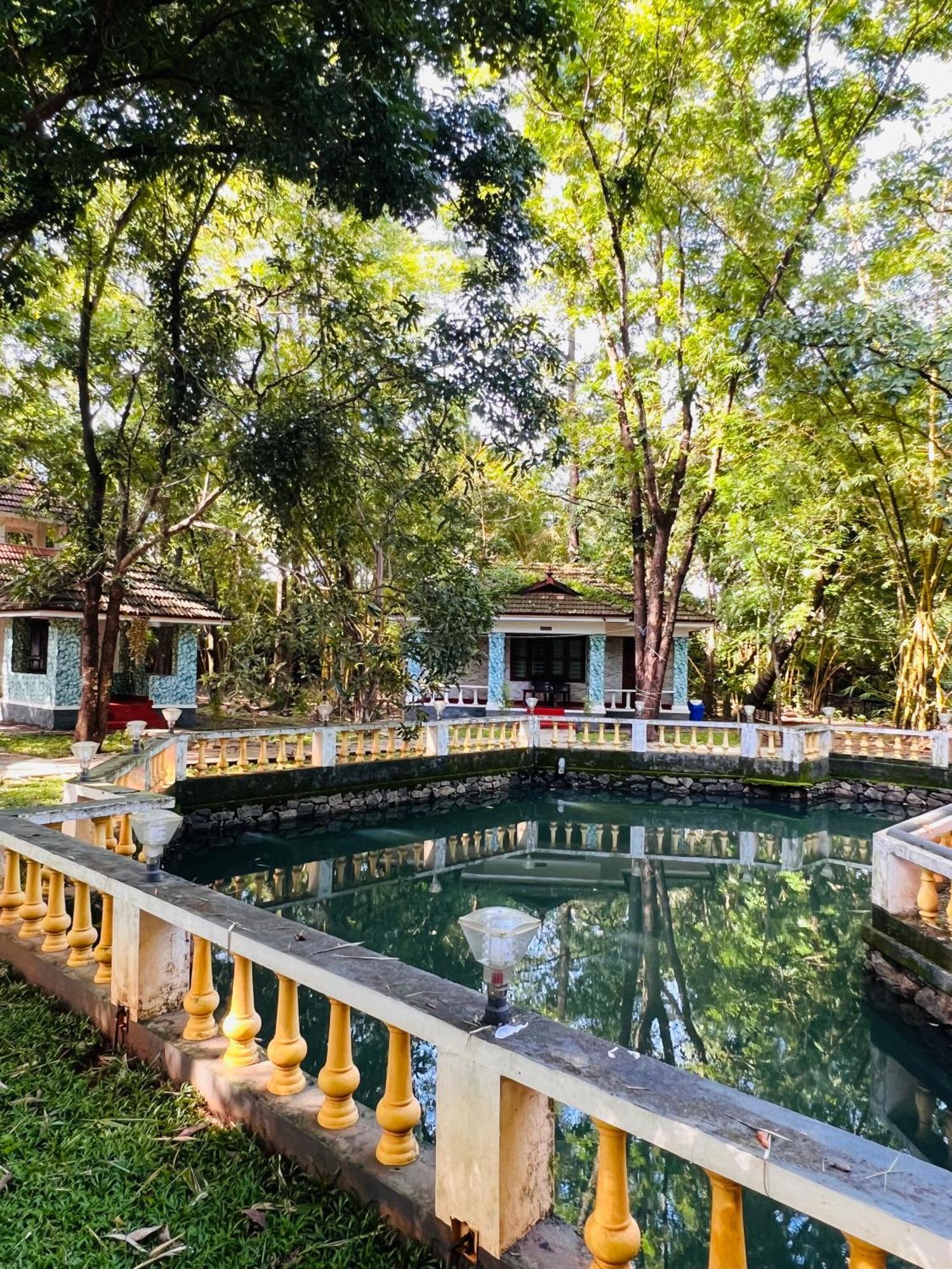 Surya Eco And Wedding Resort Thrissur Exterior photo